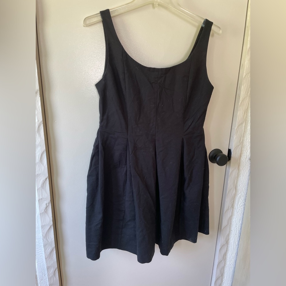 Classy figure flattering dress for a perfect LBD.